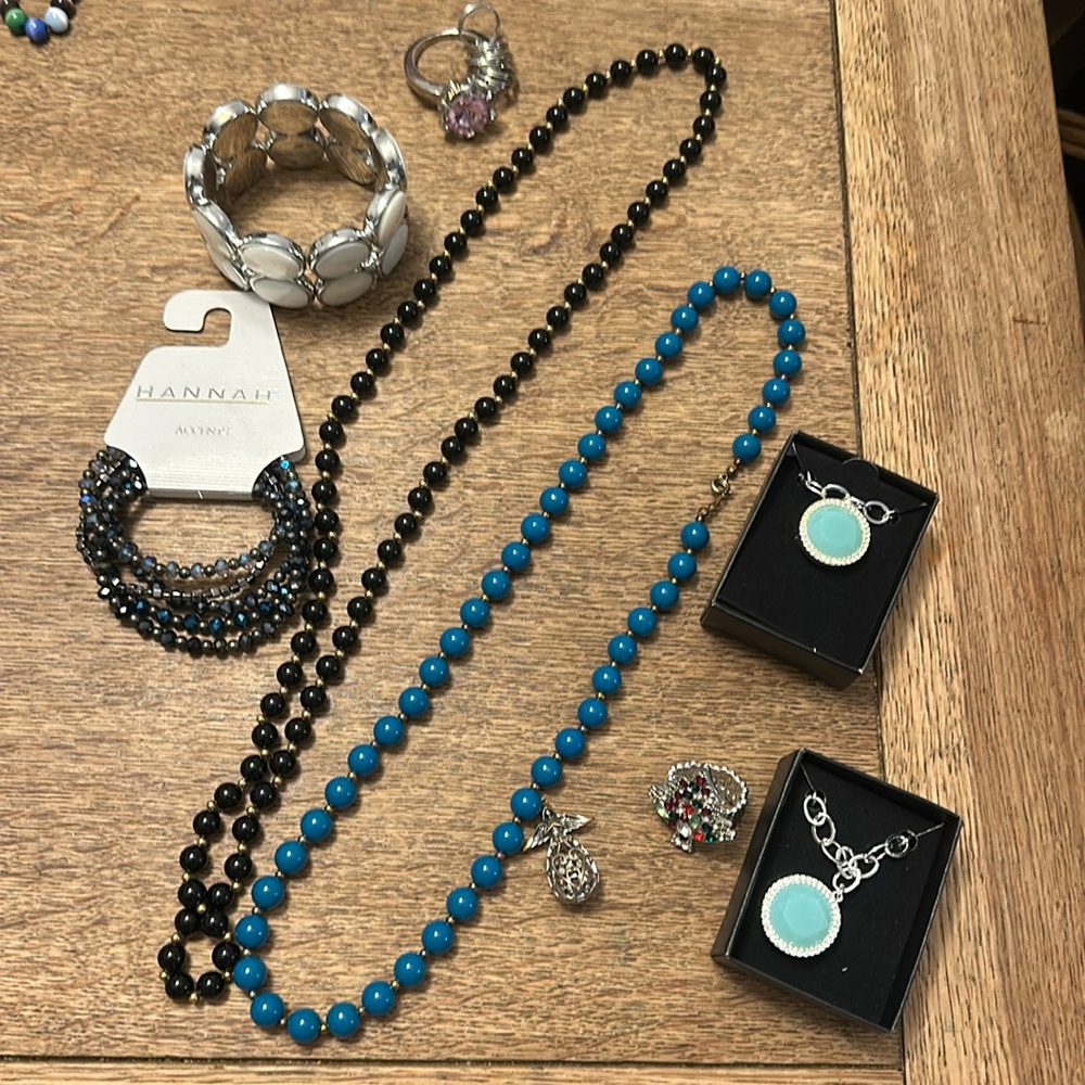 Lot of costume jewelry